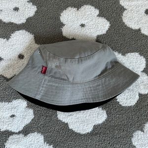 Levi’s reversible bucket hat